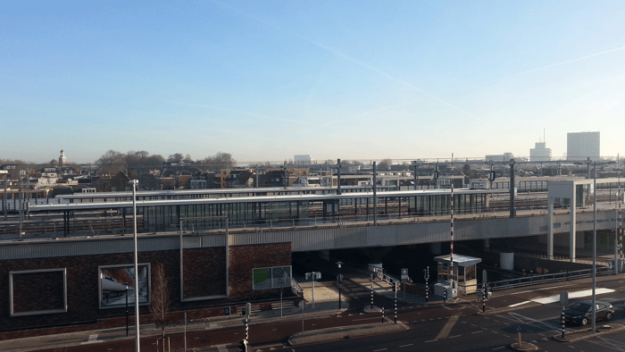 Pal tegenover nieuw station Vaartsche Rijn, nabij centrum Utrecht