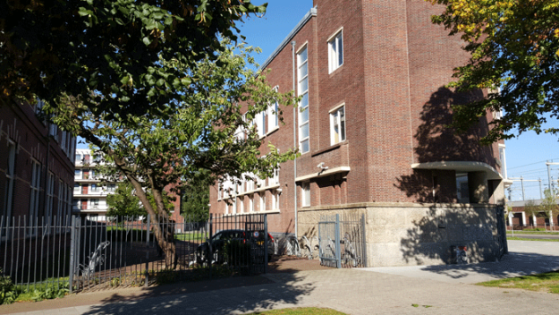 Jutfaseweg-1, Utrecht met parkeergelegenheid voor auto's en fietsers