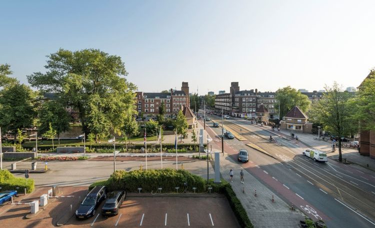 Hermans en Schuttevaer naar Amsterdam