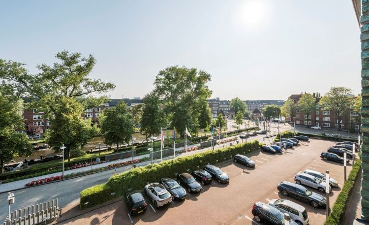 Hermans en Schuttevaer naar Amsterdam